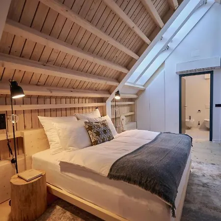 Triangel Boutique 4*