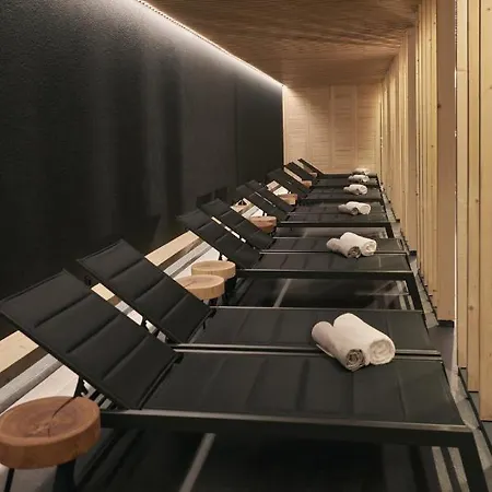 מלון Triangel Boutique 4*